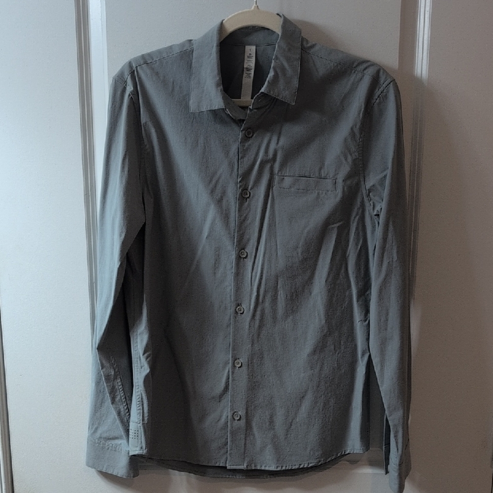Men's Gray Button-Up Shirt